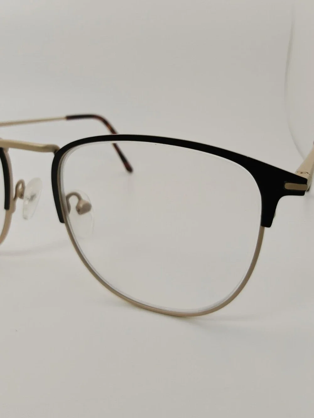 Poppy. Classic Two-Tone Round Metal Eyeglasses - Black & Mauve